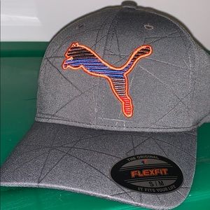 Puma Logo Flexfit Hat . NEW NEVER WORN